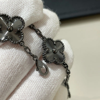 [vivabelle]CLOVER 5 MOTIF BLACK BRACELET