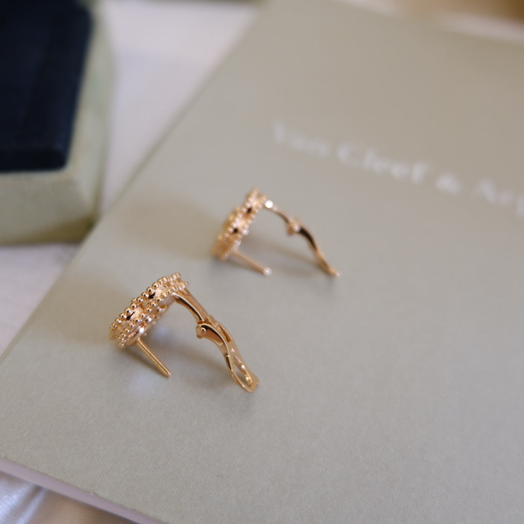 [vivabelle]LUCKY PINK GOLD WHITE MOP EARRINGS