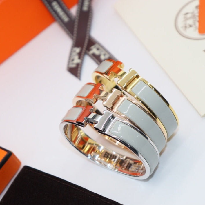 [vivabelle]H LIGHT BLUE BRACELET