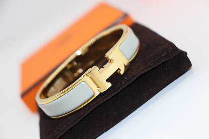 [vivabelle]H LIGHT BLUE BRACELET