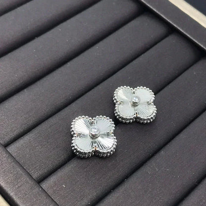 [vivabelle]CLOVER MINI 9.5MM LASER EARRINGS