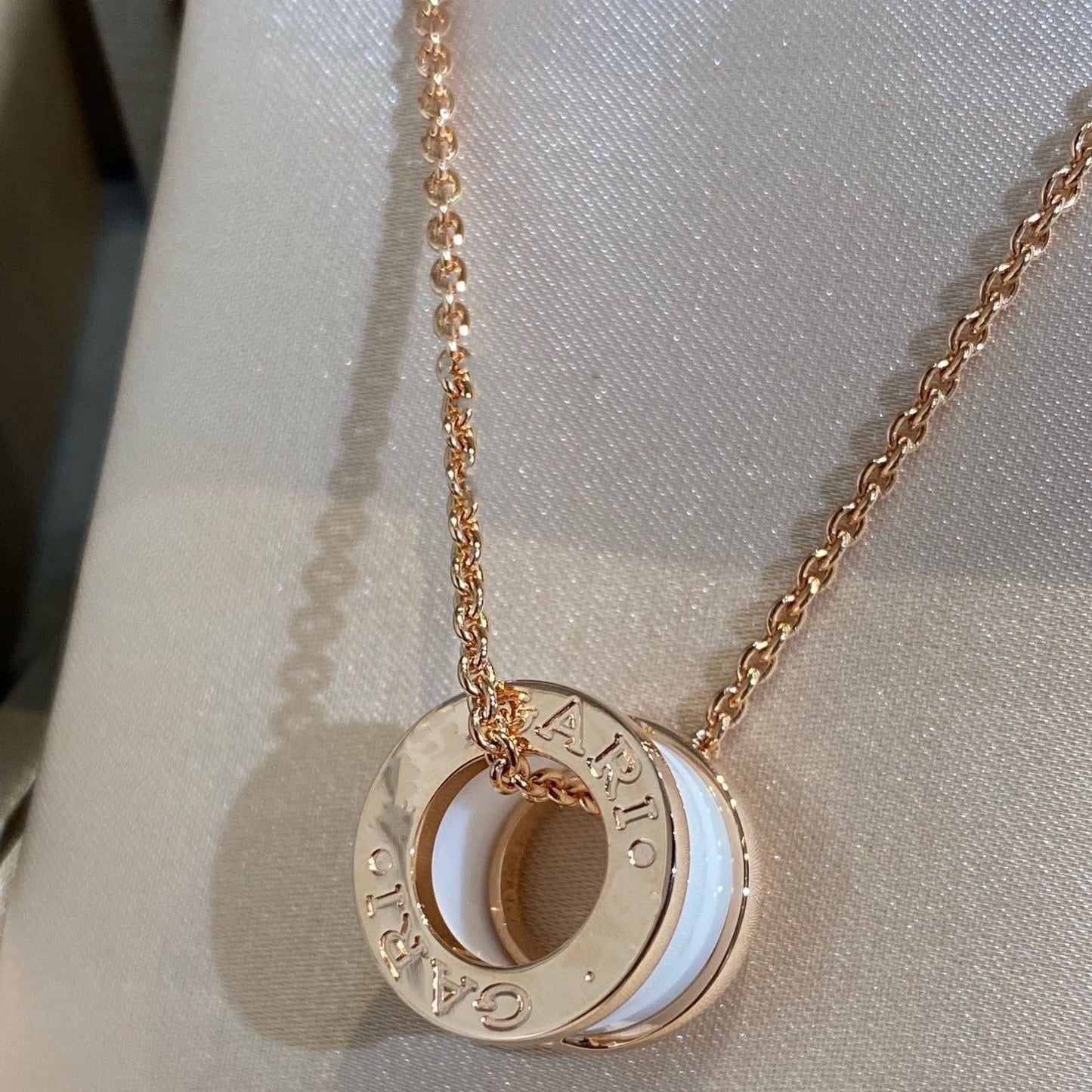 [vivabelle]ZERO 1 WHITE CERAMIC PINK GOLD NECKLACE