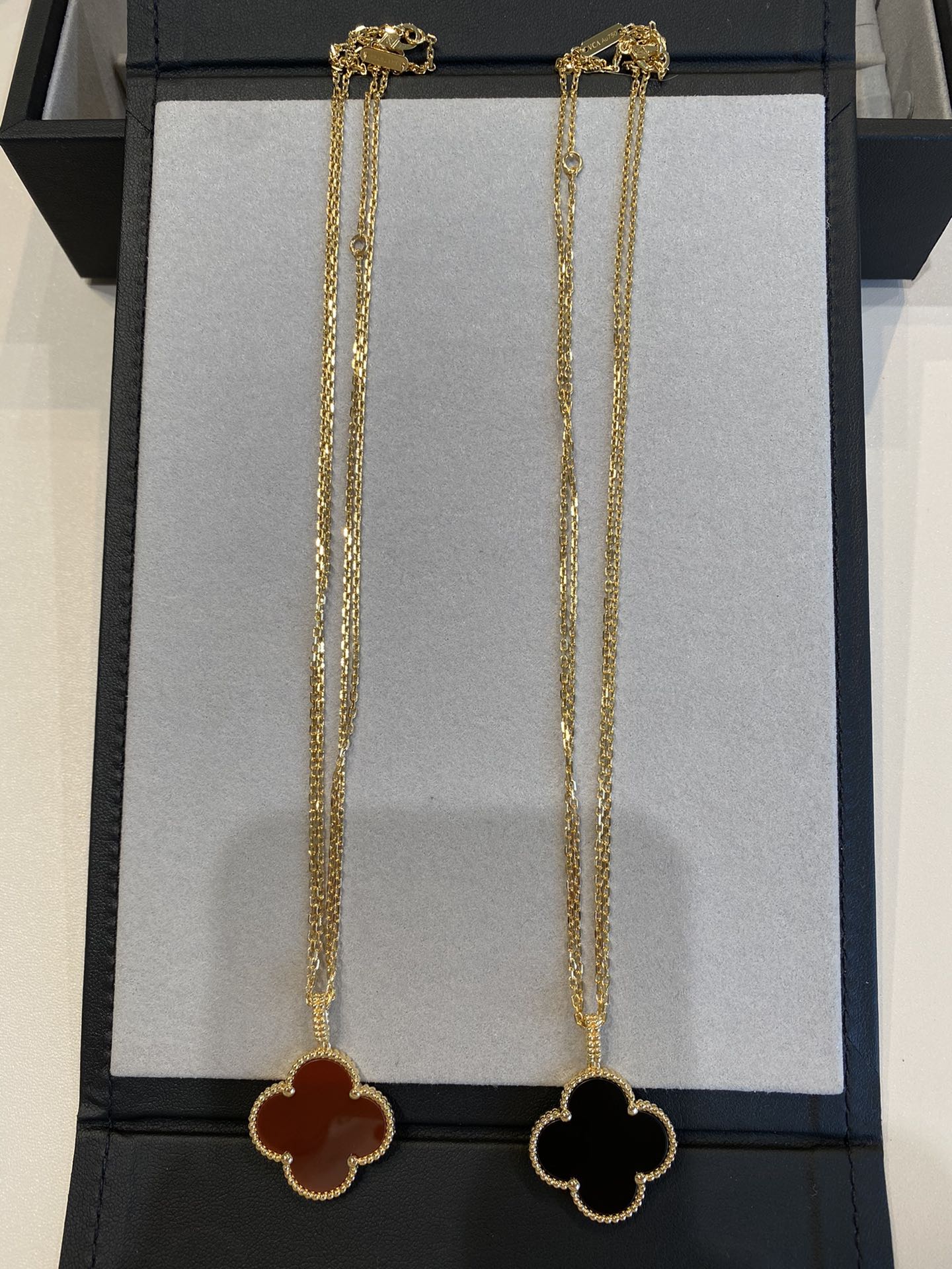 [vivabelle]CLOVER 25MM NECKLACE GOLD CARNELIAN