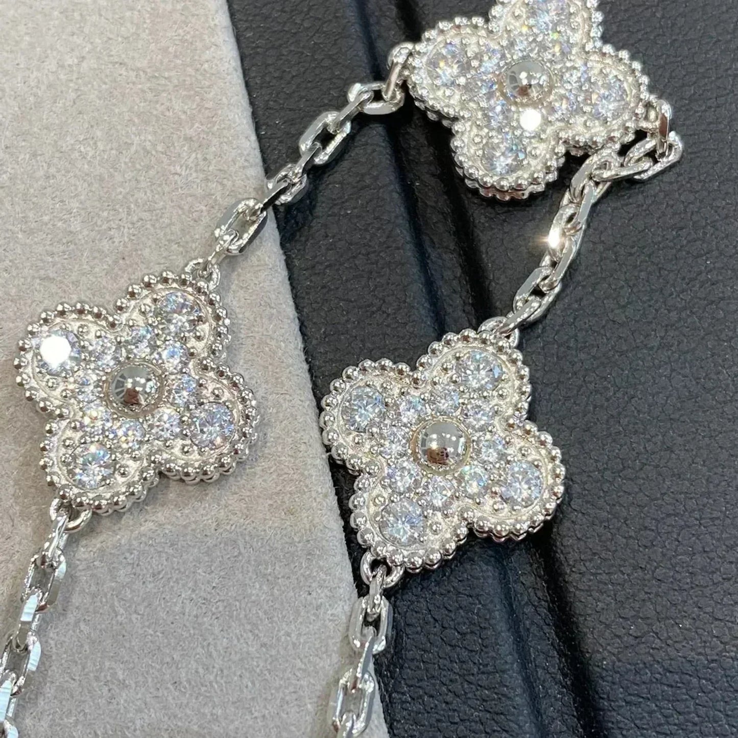 [vivabelle]CLOVER 5 MOTIFS  DIAMOND BRACELET SILVER