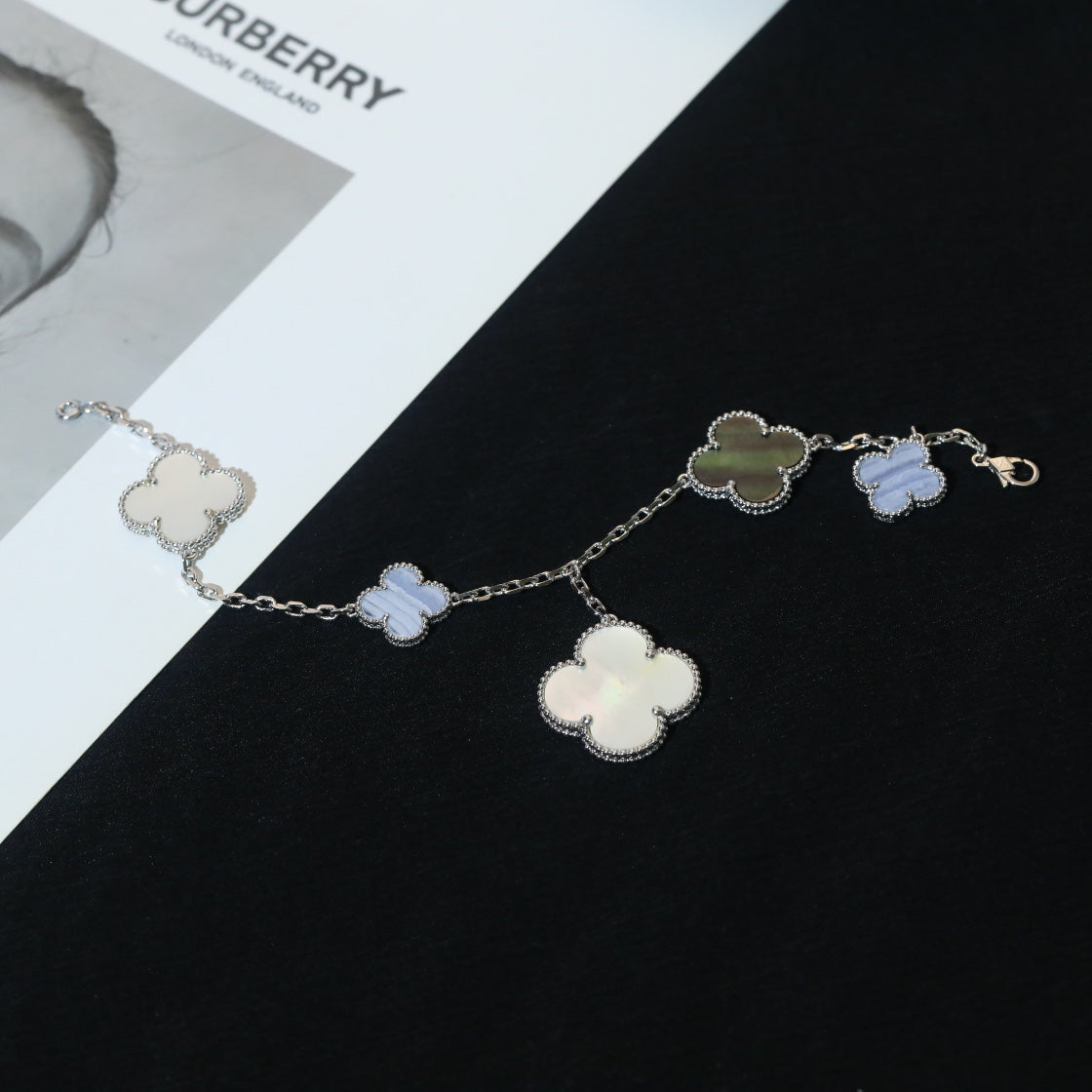 [vivabelle]CLOVER BRACELET 5 MOTIFS MOP CHALCEDONY SILVER