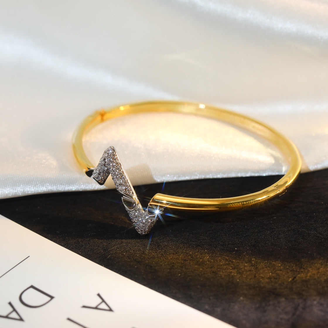 [vivabelle]VOLTE UPSITE DOWN GOLD DIAMOND BRACELET