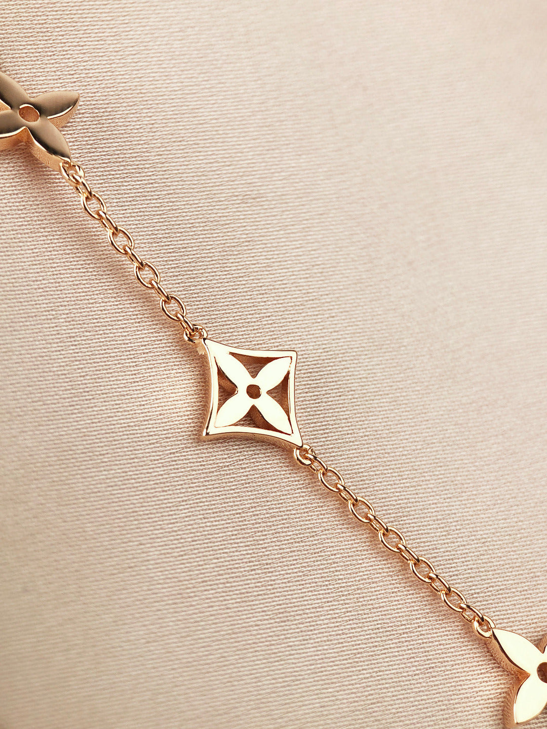 [vivabelle]STAR AND SUN 7 MOTIFS GOLD BRACELET