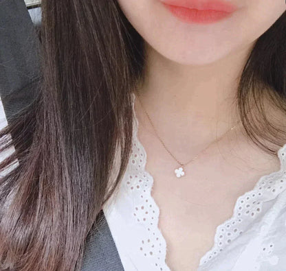 [vivabelle]CLOVER MINI 9.5MM WHITE MOTHER-OF-PEARL NECKLACE