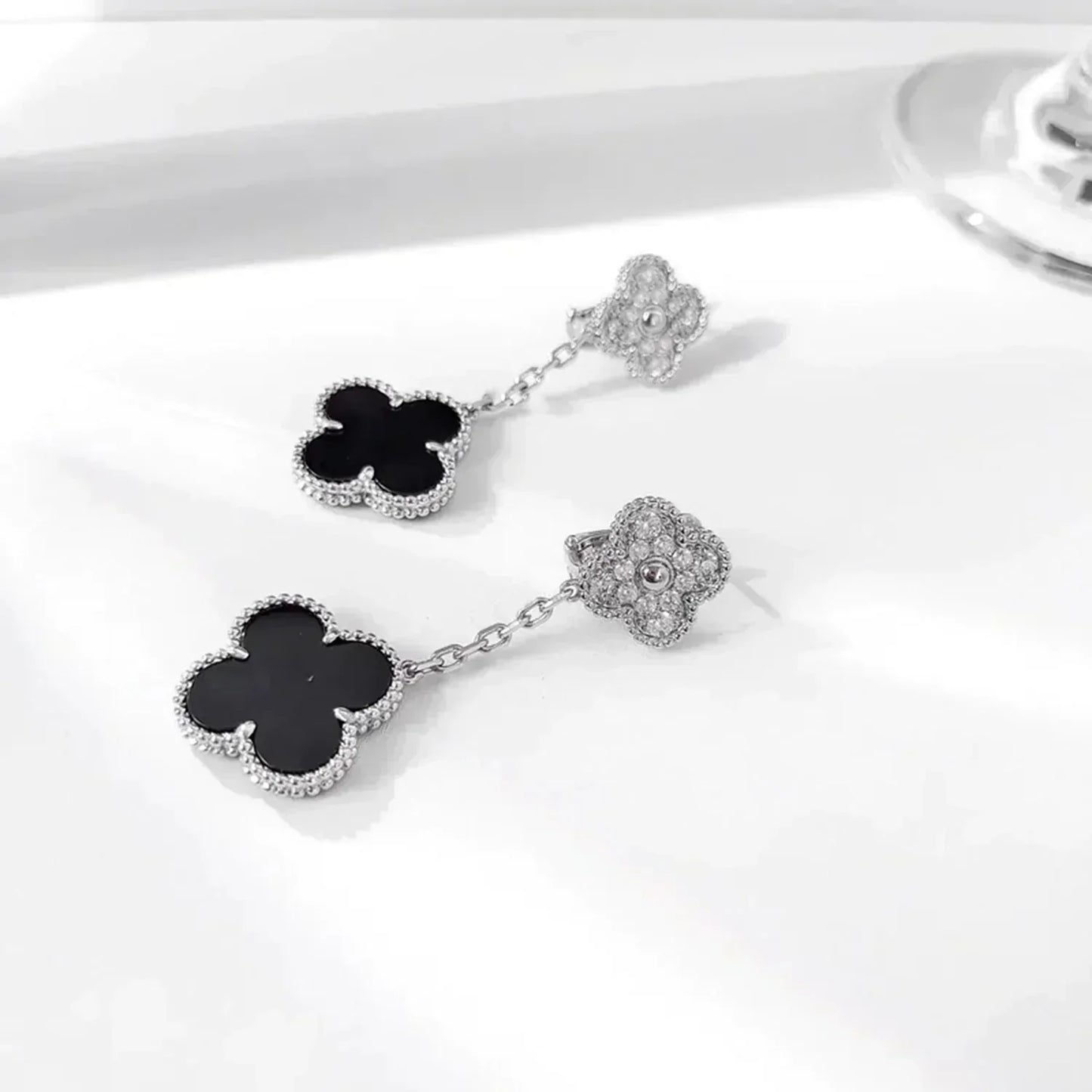 [vivabelle]CLOVER 2 MOTIFS  DIAMOND ONYX EARRINGS SILVER