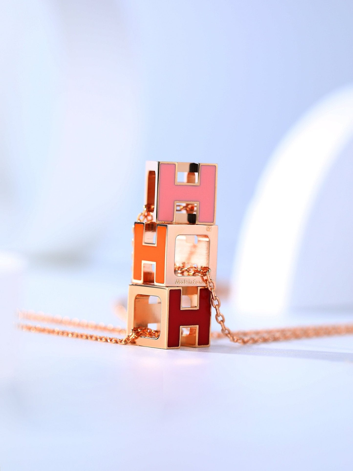 [vivabelle]H CAGE PINK GOLD NECKLACE