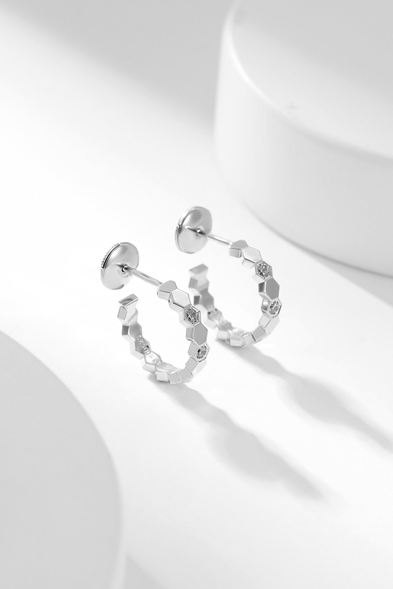 [vivabelle]BEE LOVE DIAMOND HOOP EARRINGS