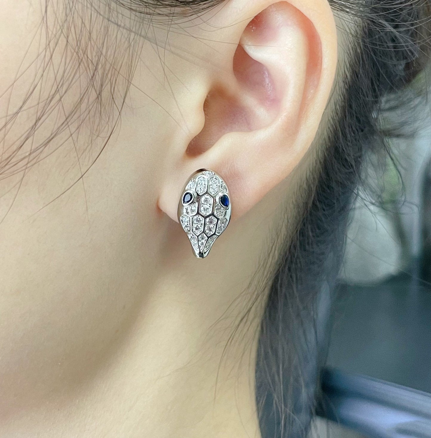 [vivabelle]SERPENT DIAMOND STUD EARRINGS