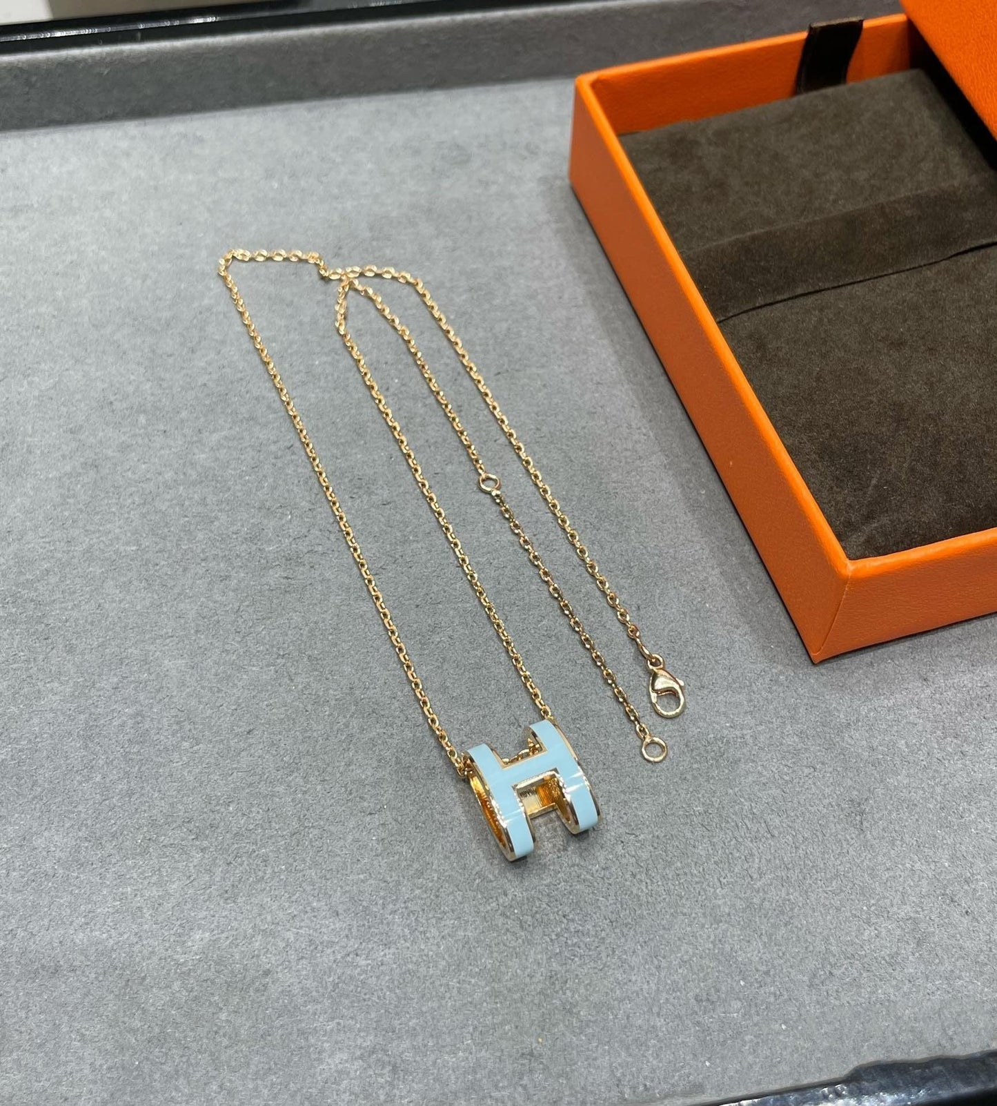 [vivabelle]POP H SKY BLUE NECKLACE