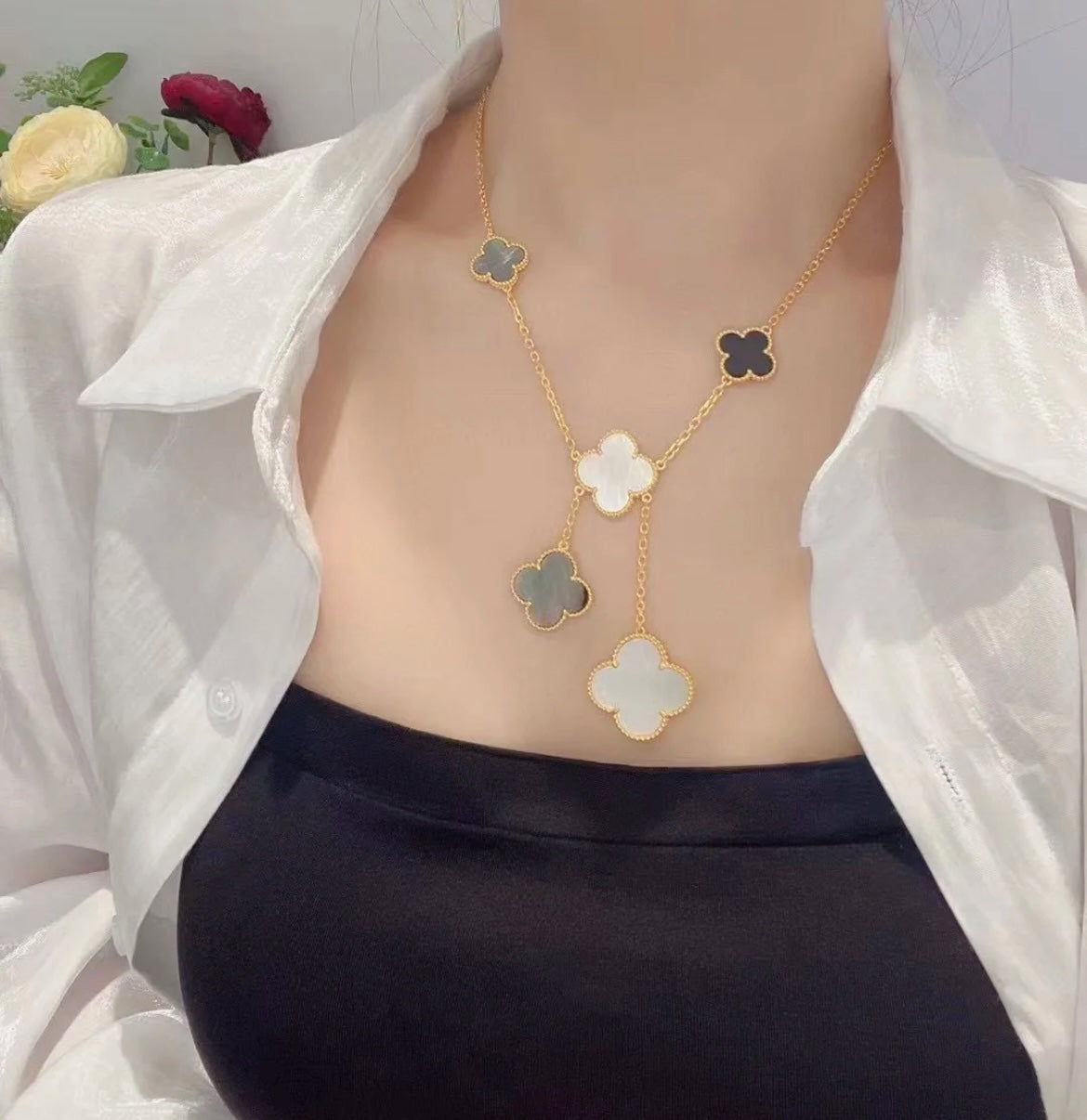 [vivabelle]CLOVER 6 MOTIF MOP ONYX GOLD NECKLACE