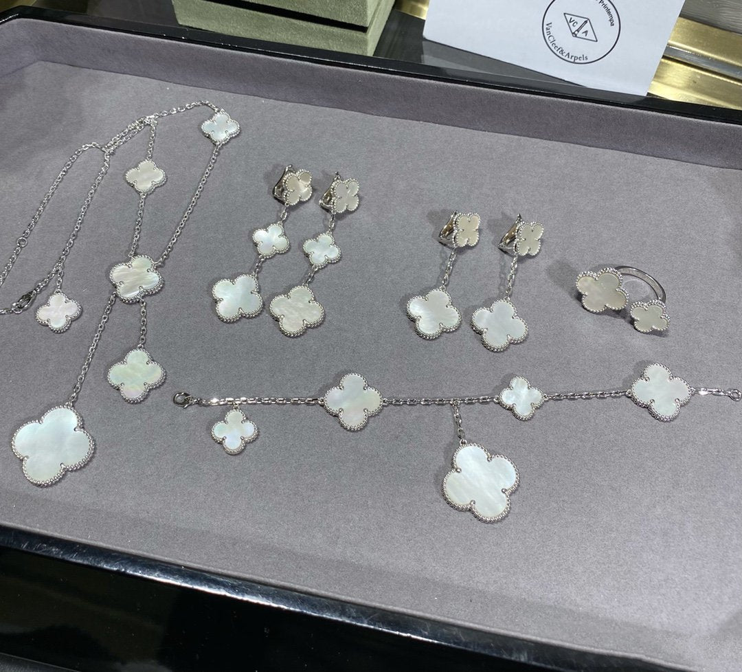 [vivabelle]CLOVER 5 MOTIF WHITE MOP SILVER BRACELET