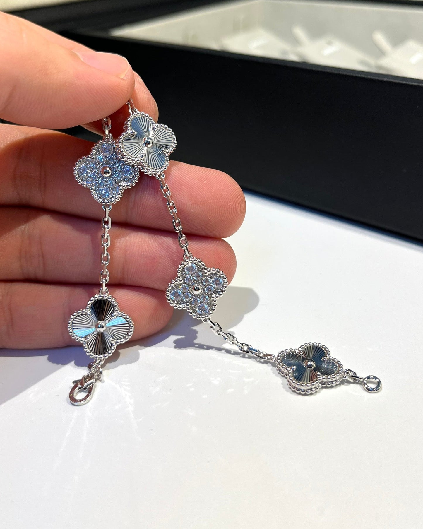 [vivabelle]CLOVER 5 MOTIF SILVER DIAMOND BRACELET