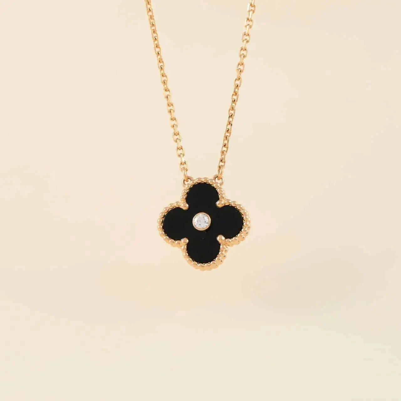 [vivabelle]CLOVER 15MM DIAMOND ONYX NECKLACE