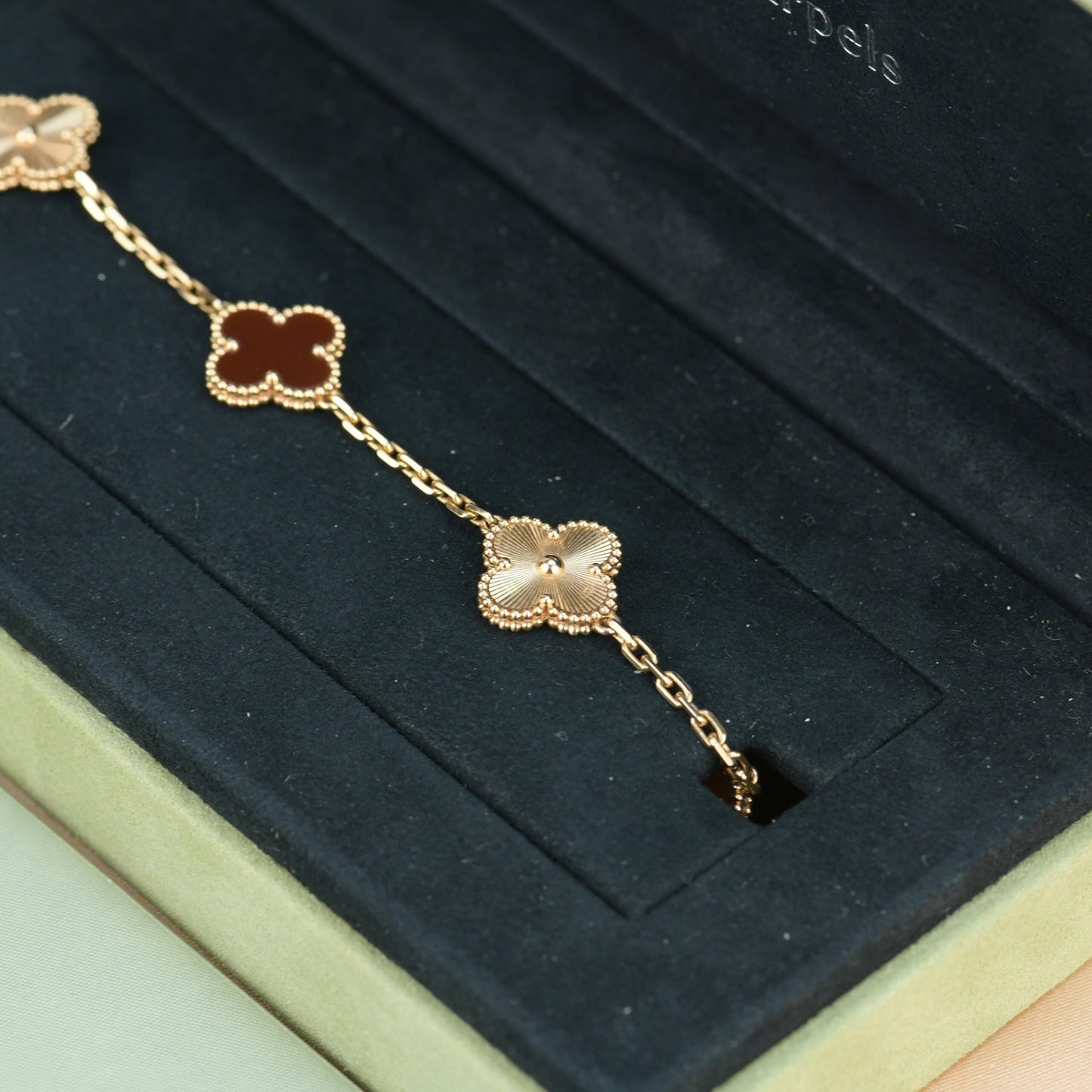[vivabelle]CLOVER  5 MOTIFS CARNELIAN GOLD BRACELET