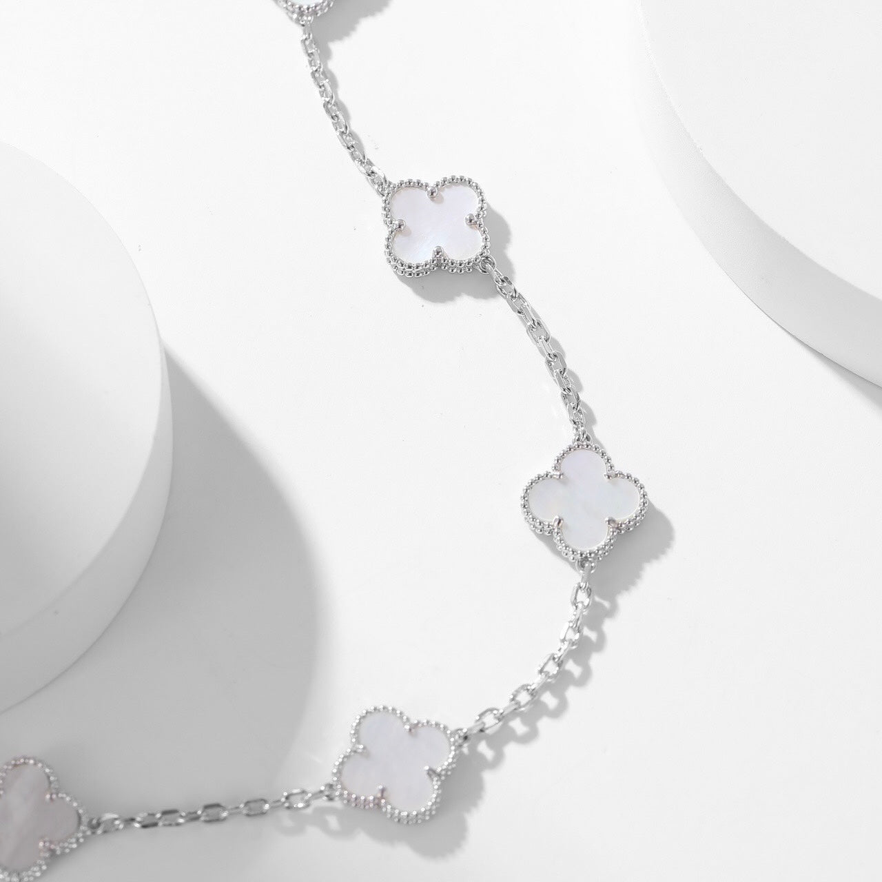 [vivabelle]CLOVER 10 MOTIFS WHITE MOTHER OF PEARL NECKLACE