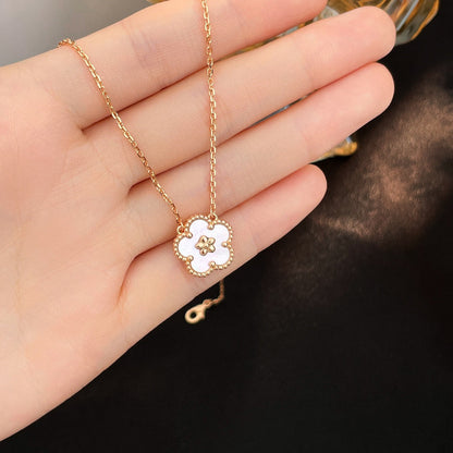 [vivabelle]LUCKY  WHITE MOP  PLUM BLOSSOM NECKLACE