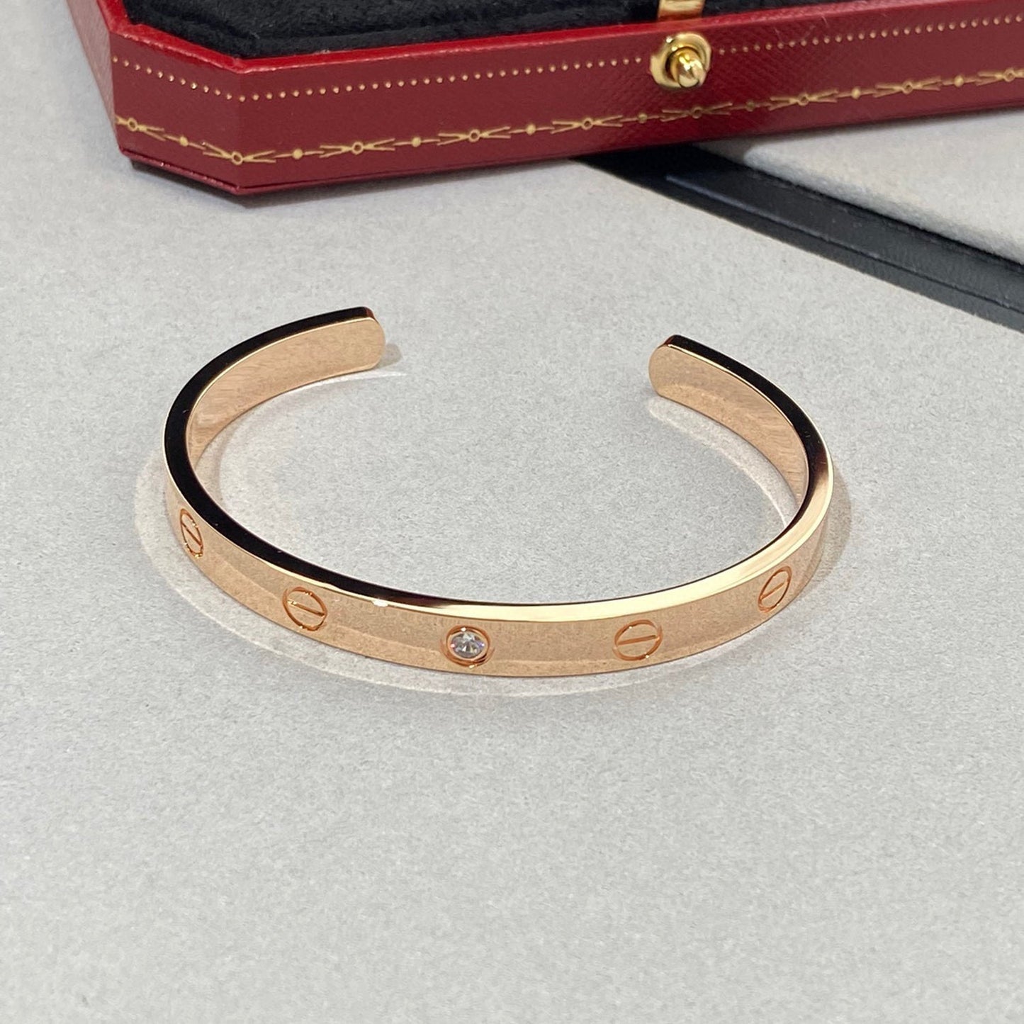 [vivabelle]LOVE BRACELET 6.1MM 1 DIAMOND OPEN CUFF