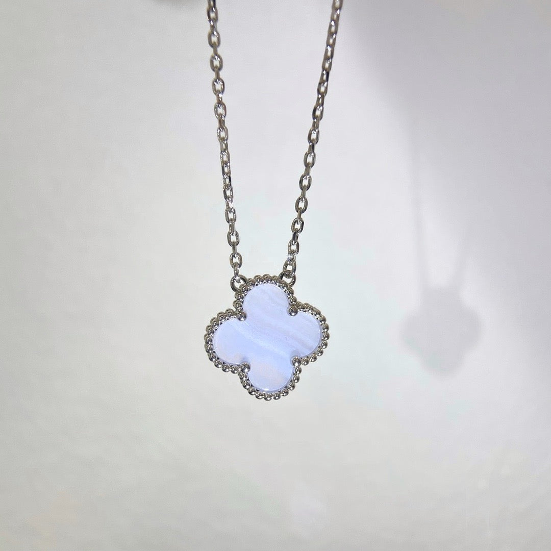 [vivabelle]CLOVER 15MM BLUE CHALCEDONY NECKLACE SILVER