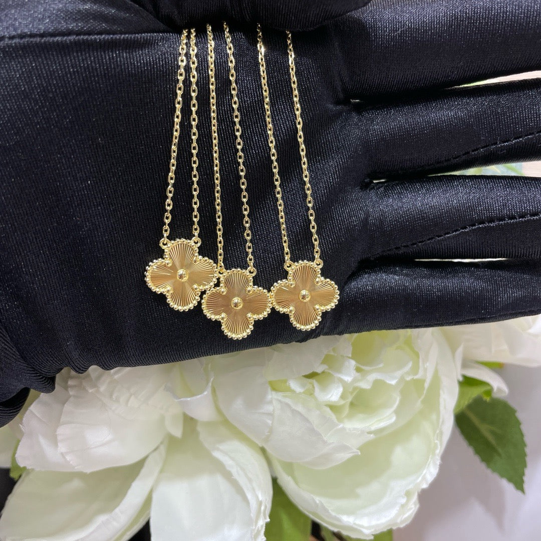 [vivabelle]CLOVER 15MM LASER NECKLACE
