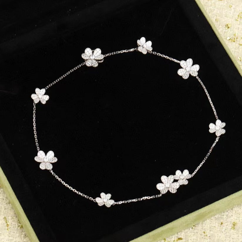 [vivabelle]FRIVOLE SILVER 9 FLOWERS NECKLACE