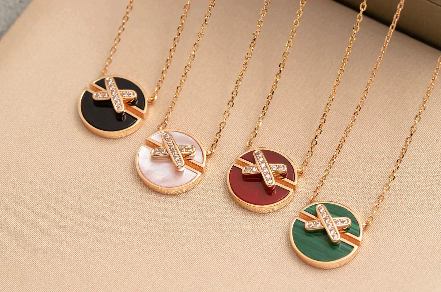 [vivabelle]JEUX DE ROSE GOLD DIAMOND NECKLACE