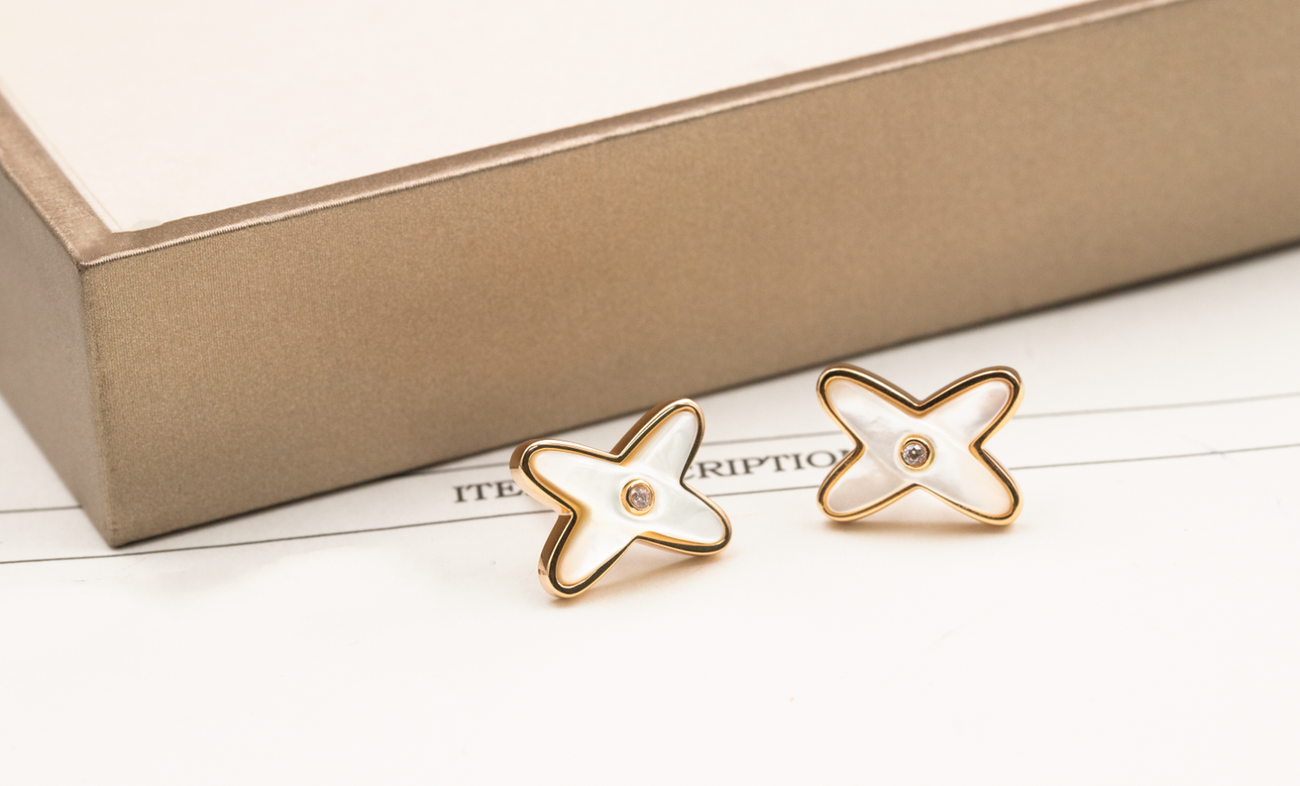 [vivabelle]JEUX DE WHITE MOP ROSE GOLD DIAMOND EARRINGS