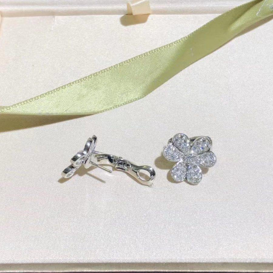[vivabelle]FRIVOLE SILVER FLOWER DIAMOND EARRINGS